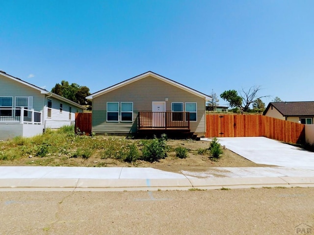 view of front of property featuring fence