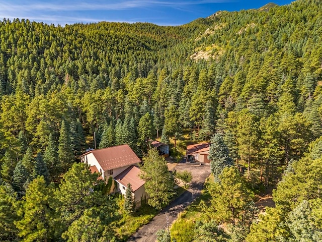 birds eye view of property featuring a wooded view