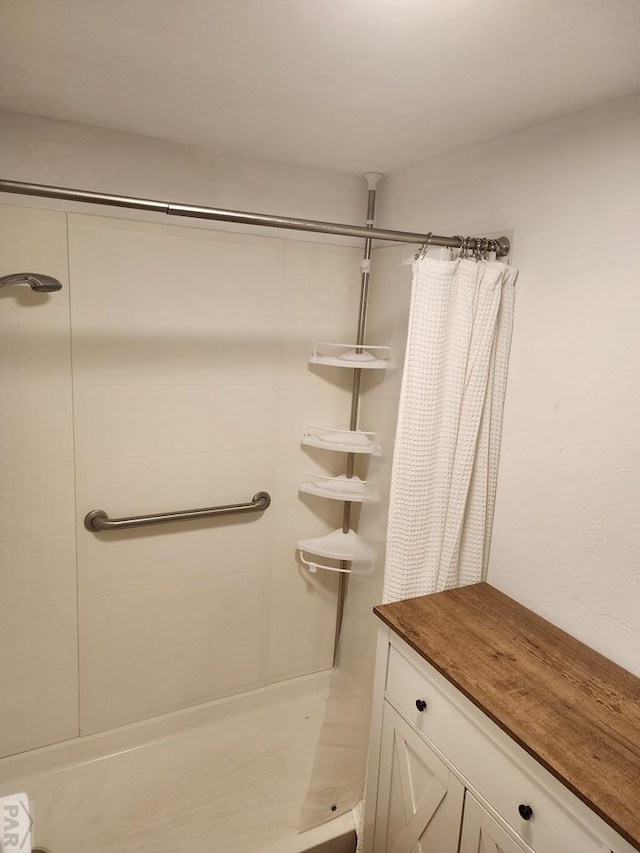 615 San Juan St, Trinidad, CO 81082 - full bath featuring a tile shower