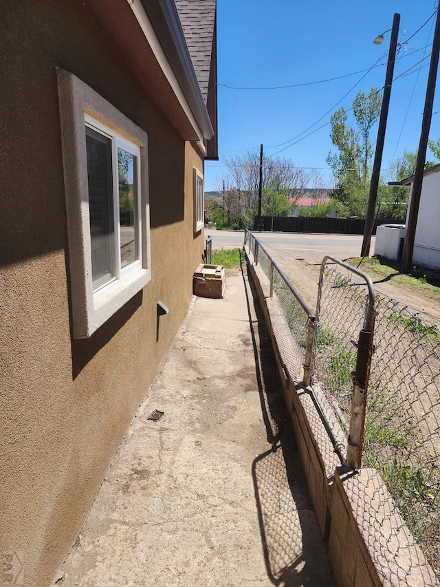 615 San Juan St, Trinidad, CO 81082 - view of side of home with stucco siding