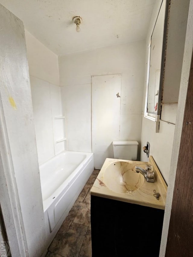 308 W Poplar St, Lamar, CO 81052 - full bathroom featuring toilet and vanity