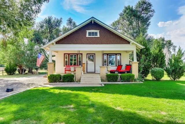 view of front of property featuring a front yard and covered porch