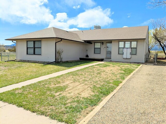 ranch-style house with fence, a front lawn, and a gate