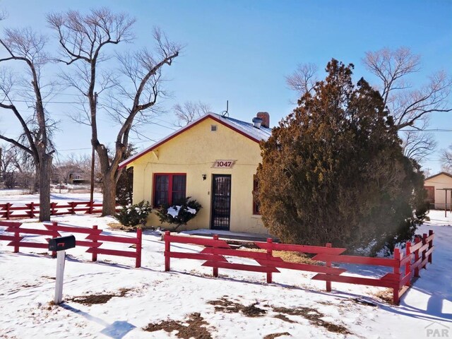 view of front of house featuring a fenced front yard and stucco siding