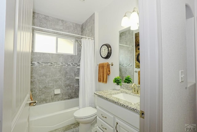 2221 Cliffmoor Ln, Pueblo, CO 81008 - full bath featuring vanity, shower / tub combo with curtain, and toilet