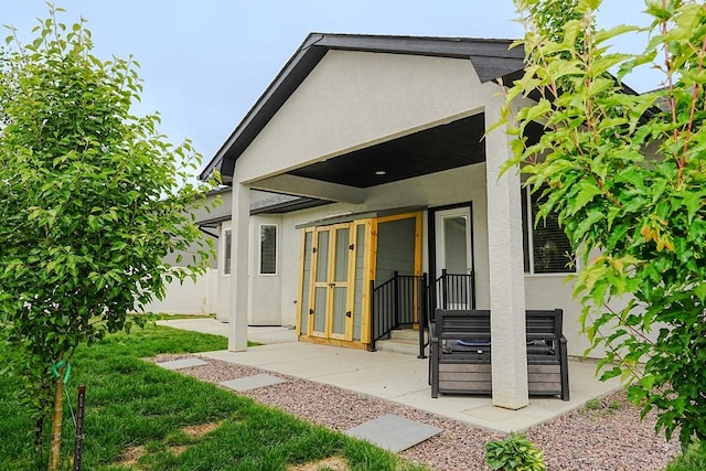 2221 Cliffmoor Ln, Pueblo, CO 81008 - back of house featuring stucco siding and a patio area