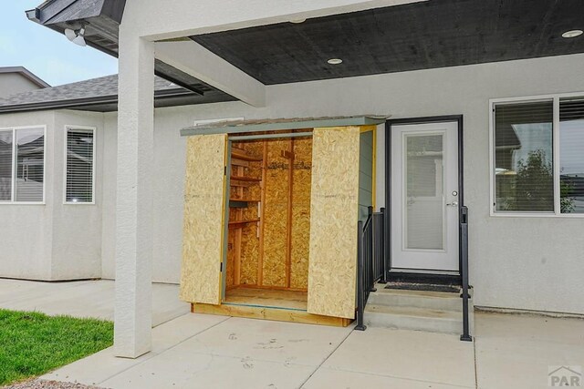 2221 Cliffmoor Ln, Pueblo, CO 81008 - entrance to property featuring stucco siding