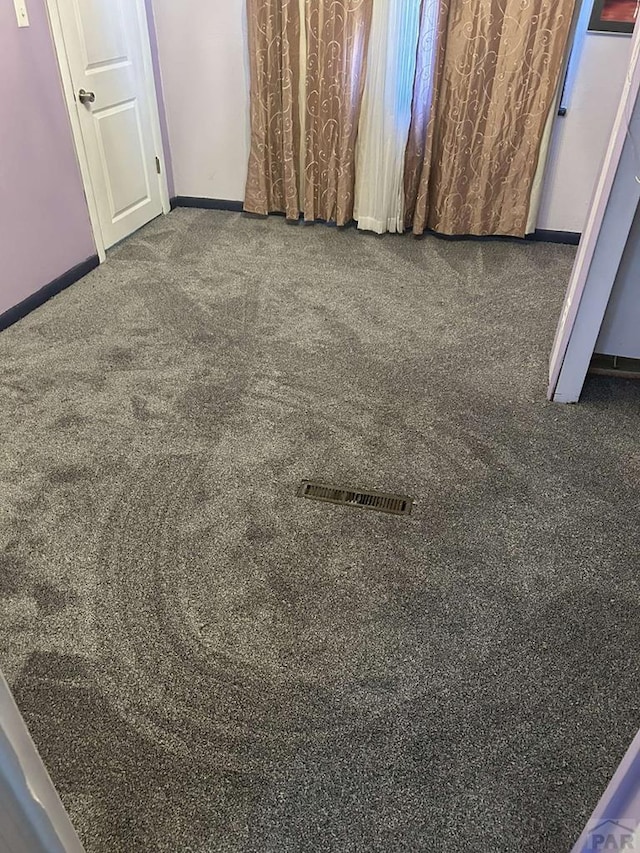 900 Van Buren St, Pueblo, CO 81004 - carpeted empty room with baseboards