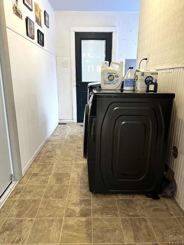 900 Van Buren St, Pueblo, CO 81004 - laundry room with washer / dryer and stone finish flooring