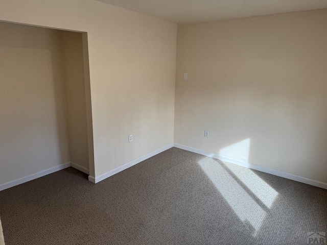 empty room featuring baseboards