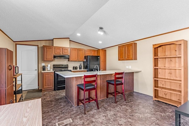 kitchen with a peninsula, a textured ceiling, vaulted ceiling, light countertops, and black appliances