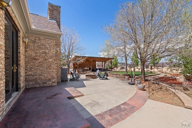 view of patio featuring an outdoor fire pit
