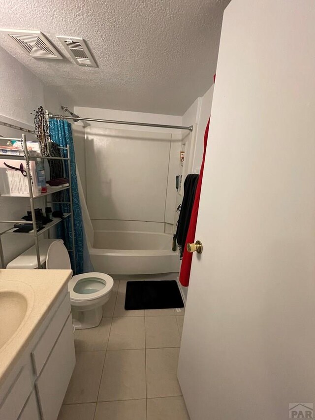 bathroom featuring shower / tub combo with curtain, visible vents, toilet, a textured ceiling, and tile patterned floors