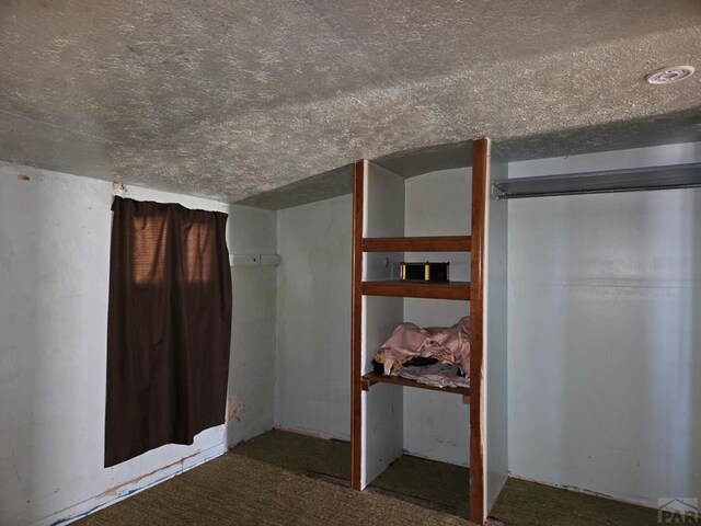 unfurnished bedroom featuring a textured ceiling