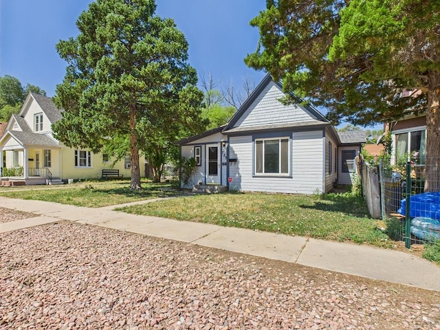 705 Euclid Ave, Pueblo, CO 81004 - bungalow-style home featuring a front lawn