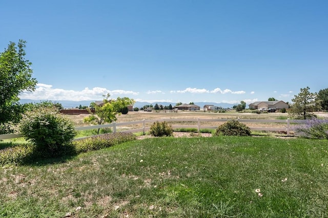 view of yard featuring a rural view