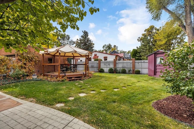 326 W Pitkin Ave, Pueblo, CO 81004 - view of yard with a deck