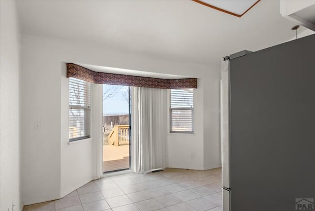 unfurnished room with light tile patterned floors