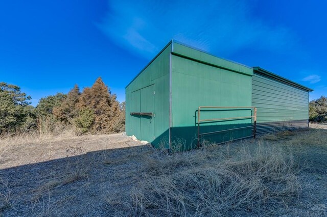 view of outbuilding featuring an outbuilding