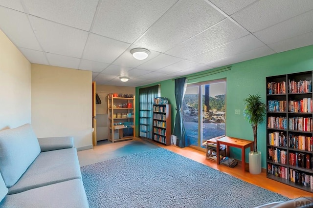 sitting room with a drop ceiling