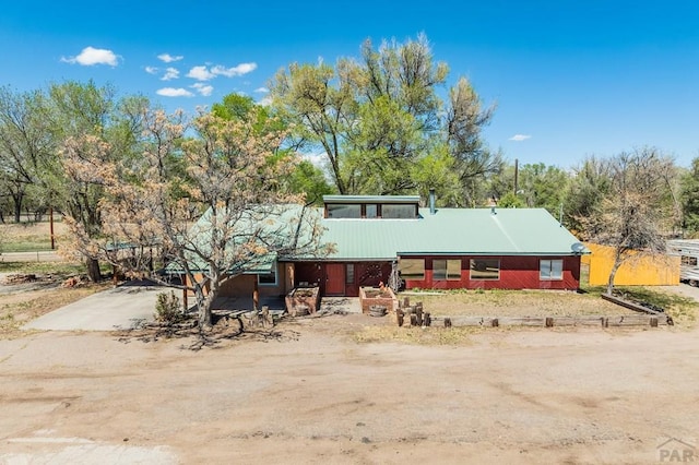 view of front of property