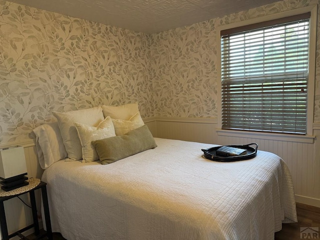 402 Alma Ave, Pueblo, CO 81004 - bedroom with wallpapered walls and wainscoting