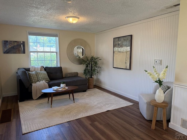 402 Alma Ave, Pueblo, CO 81004 - living room featuring a textured ceiling and wood finished floors