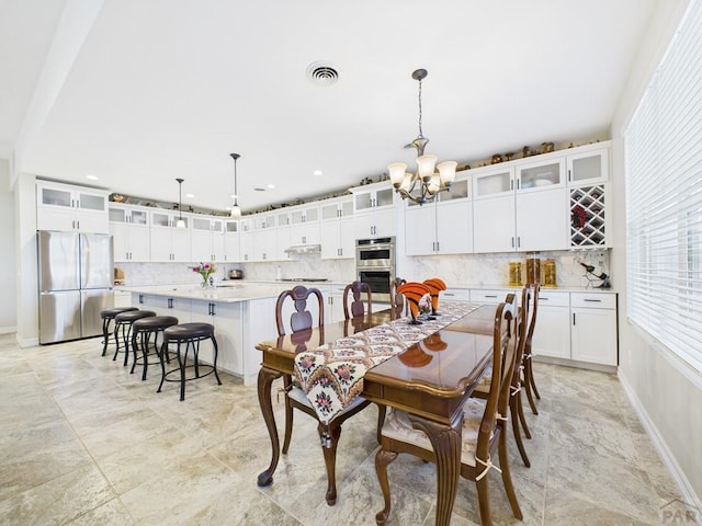 dining room featuring an inviting chandelier, recessed lighting, baseboards, and visible vents