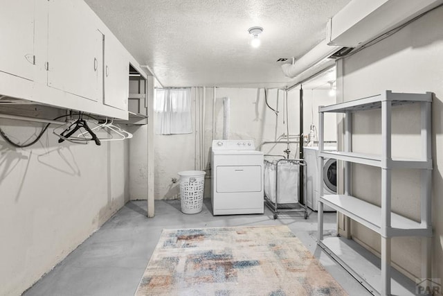 2701 Franklin Ave, Pueblo, CO 81003 - unfinished basement with independent washer and dryer and a textured ceiling