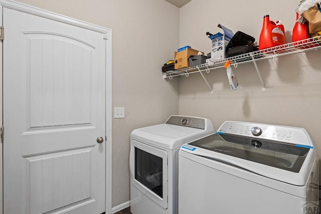 laundry room with laundry area and independent washer and dryer