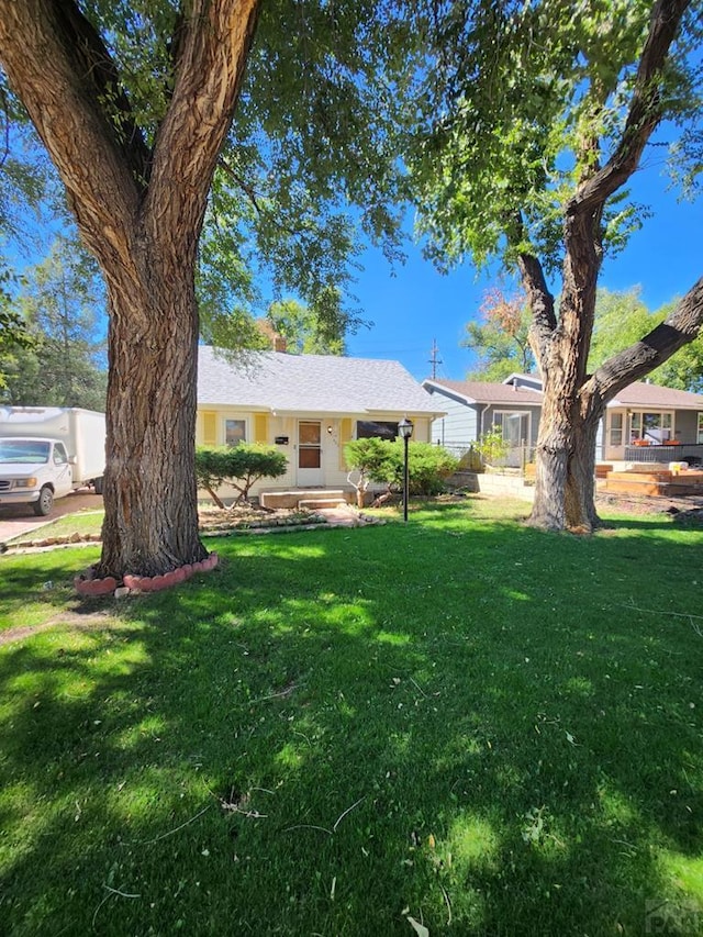 ranch-style home with a front lawn