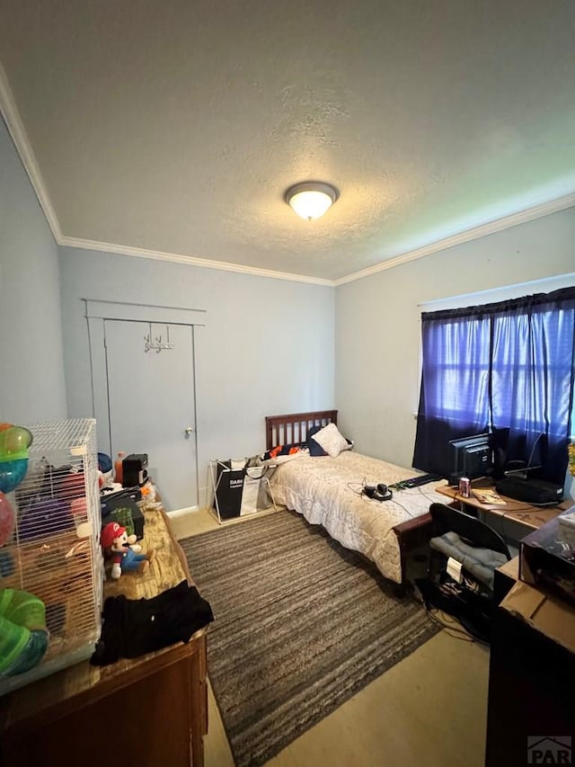 318 W 10th St, La Junta, CO 81050 - bedroom with ornamental molding, a textured ceiling, wood finished floors, and a desk