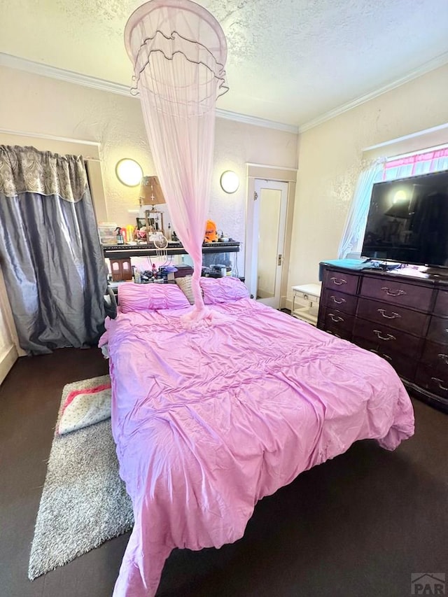318 W 10th St, La Junta, CO 81050 - bedroom featuring ornamental molding, carpet floors, and a textured ceiling