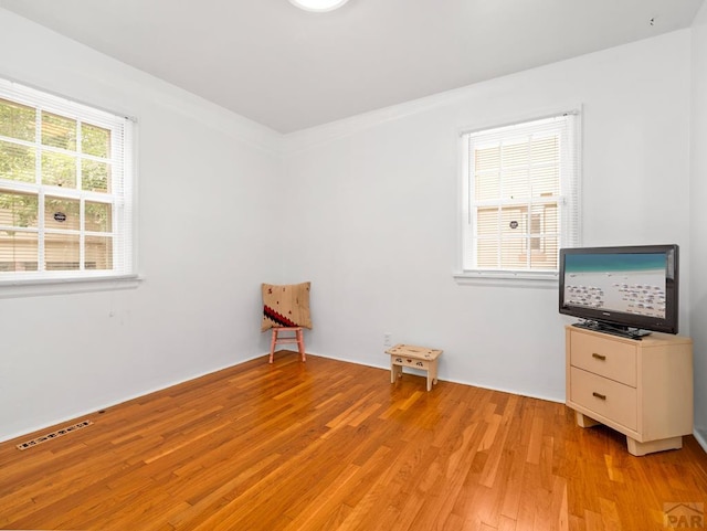 2910 8th Ave, Pueblo, CO 81008 - unfurnished room featuring light wood-style floors