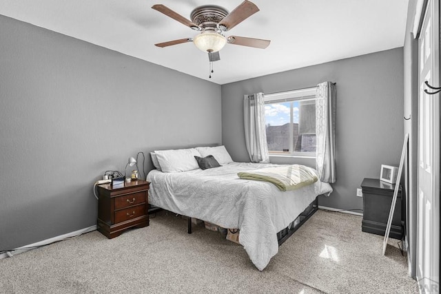 bedroom with ceiling fan and baseboards