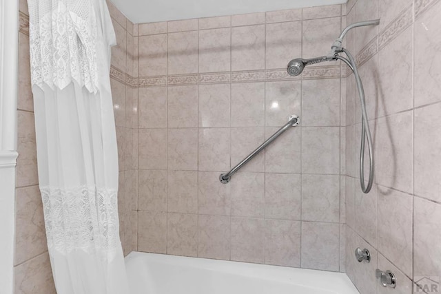 2121 N Greenwood St, Pueblo, CO 81003 - full bathroom with shower / tub combo with curtain