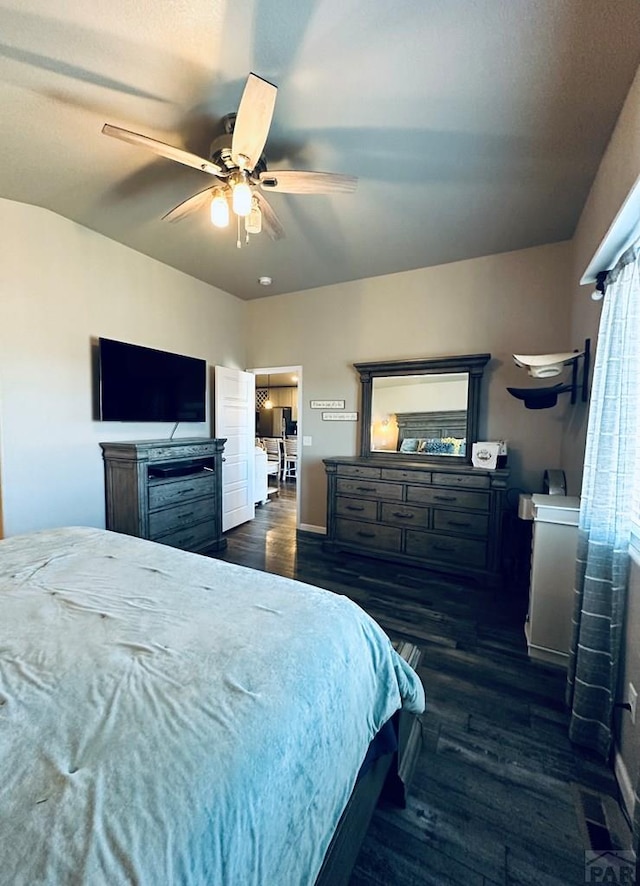 bedroom with dark wood-style floors and ceiling fan