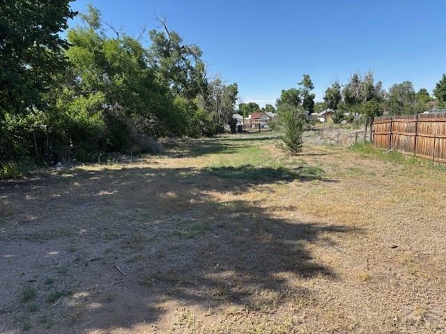 605 E 8th St, La Junta, CO 81050 - view of yard