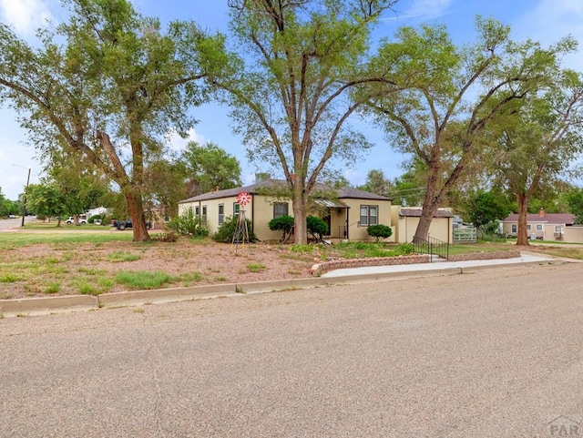 view of front of property featuring stucco siding