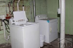 clothes washing area featuring laundry area and independent washer and dryer