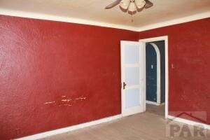 empty room featuring baseboards and a ceiling fan