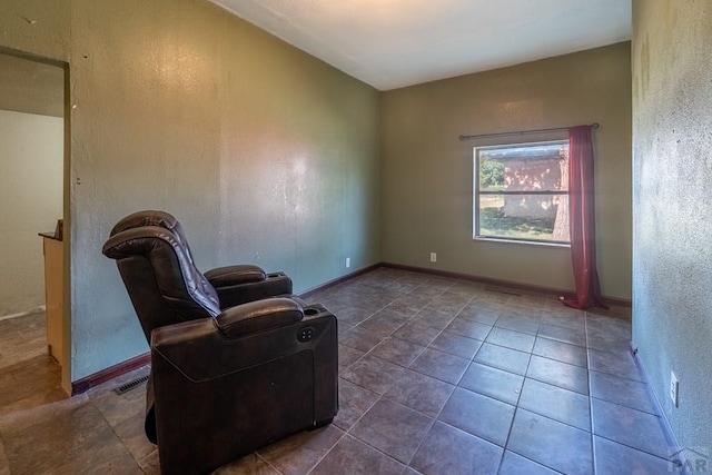 318 E Goddard Ave, Trinidad, CO 81082 - living area featuring a textured wall