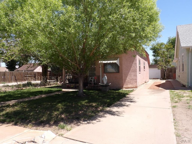 1724 E Abriendo Ave, Pueblo, CO 81004 - view of front of house featuring fence, driveway, and stucco siding