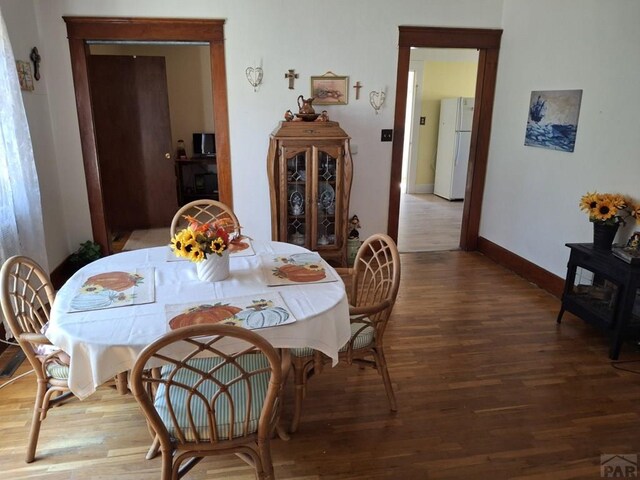 dining room with dark wood-style floors and baseboards