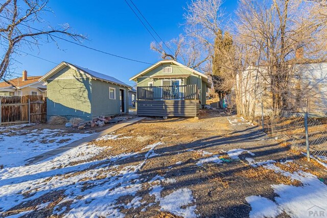 view of front of property featuring a deck and fence