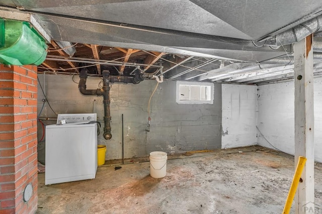 below grade area featuring washer / clothes dryer