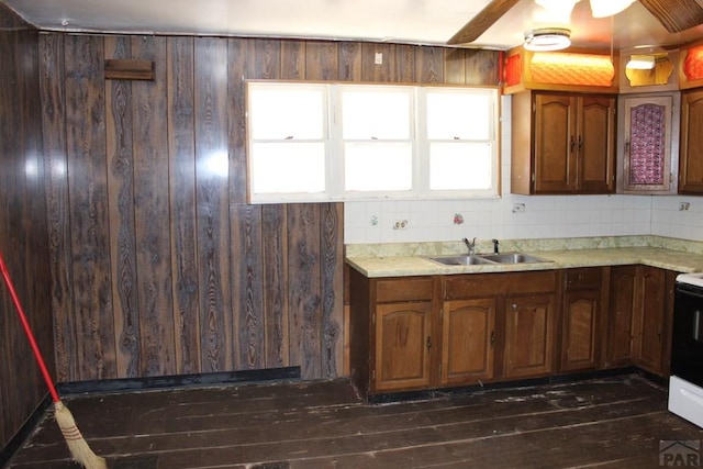 kitchen with decorative backsplash, ceiling fan, dark wood-type flooring, light countertops, and a sink