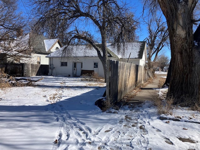 view of front facade featuring fence