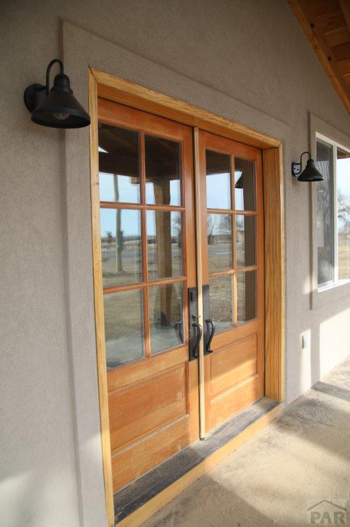 property entrance with stucco siding