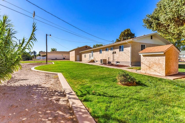 1510 24 1/4 Ln, Pueblo, CO 81006 - view of grassy yard featuring central AC